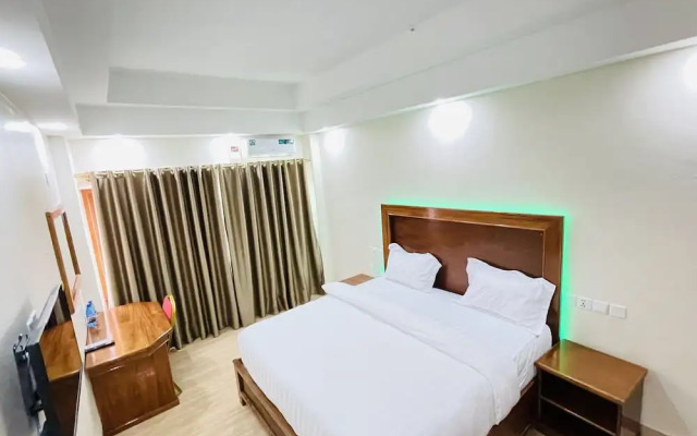 Pulickal Heights Hotel