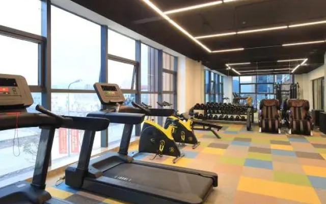 Taizhou Zhonghua Mould Theme Hotel