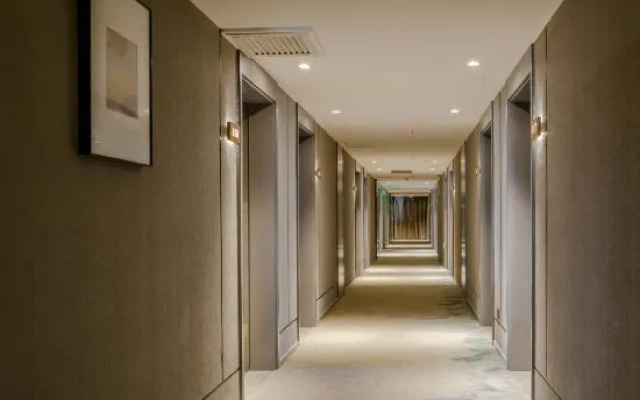 Homeinn Selected Hotel (Shanghai Baoshan Changlin Road Tonghe Xincun Subway Station)