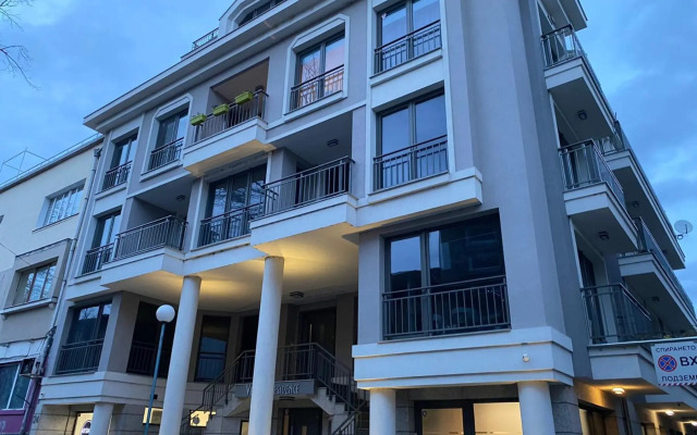 Уютен апартамент на 3 мин. от главната и Капана +паркинг