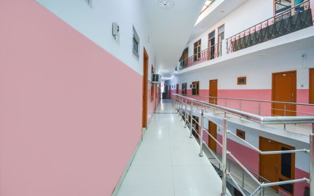 SPOT ON 36686 Hotel Om Shanti Palace