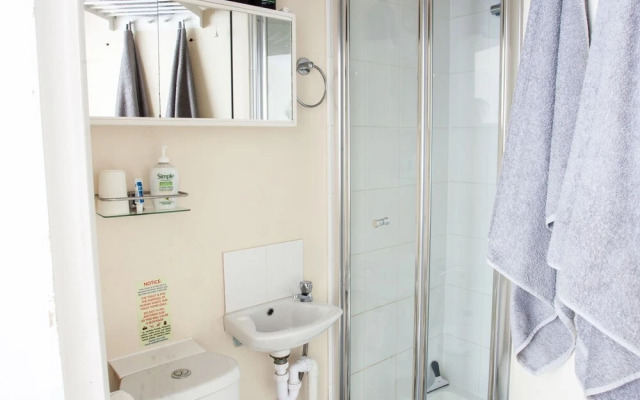 2BD Apartment, 500m From Windsor Castle, Parking