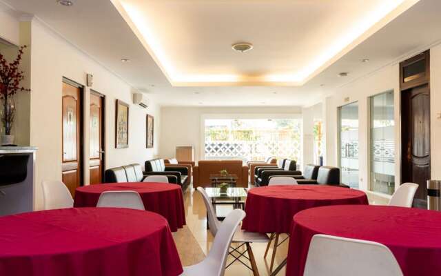 RedDoorz Plus Syariah near Java Supermall Semarang 2