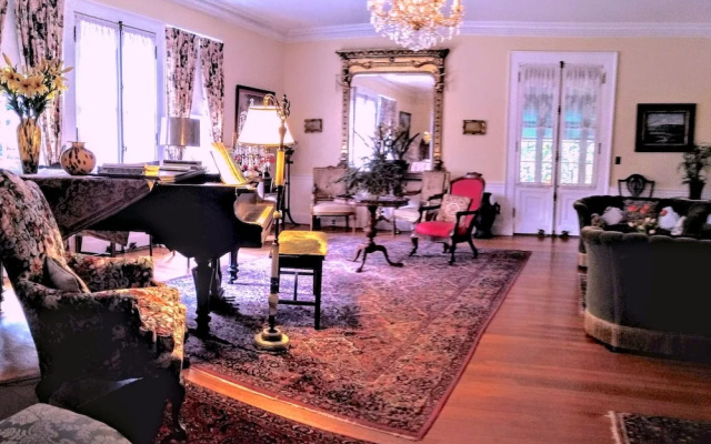 Whistler's Inn Bed & Breakfast