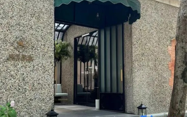 Metropolitan Seclusive Life In Wukang rd Shanghai