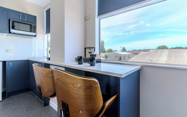 Hamilton Motel 2025 Limited