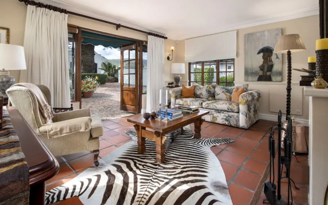La Fontaine Guest House