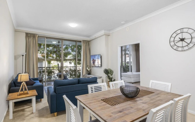 Chevron Renaissance - HR Surfers Paradise