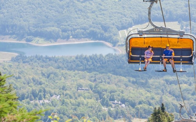 Mountain Lodge At Okemo-1br Fireplace & Updated Kitchen 1 Bedroom Condo by RedAwning