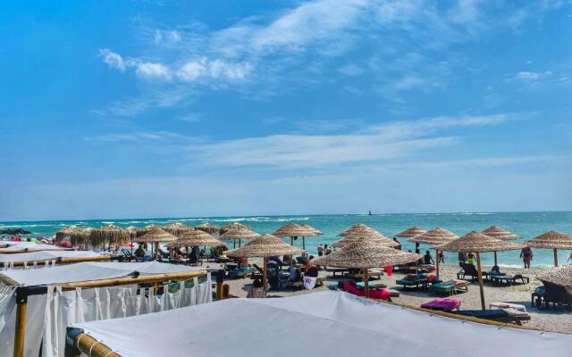 At the Americans Hotel