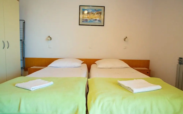 Ivan - Great Location - SA3