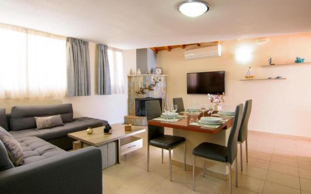 Gargadoros House