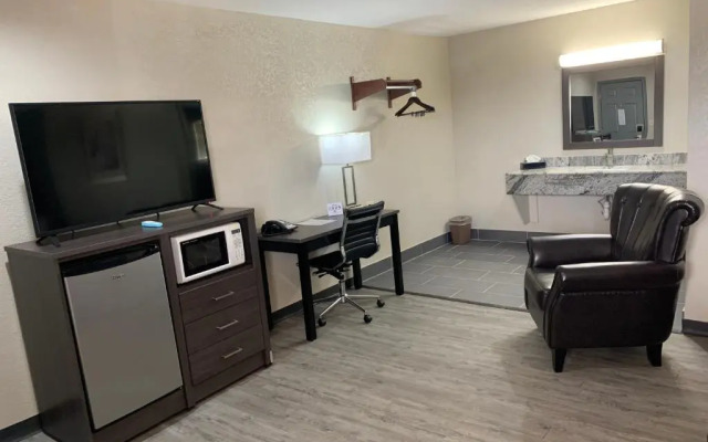 Crescent Park Motel & Suites