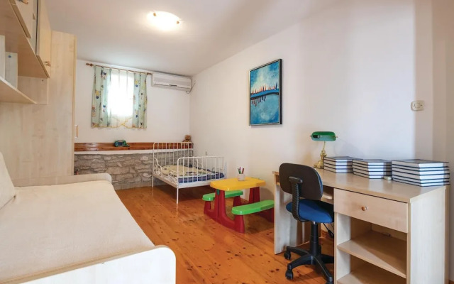 Nice Home in Hrboki With Wifi and 3 Bedrooms