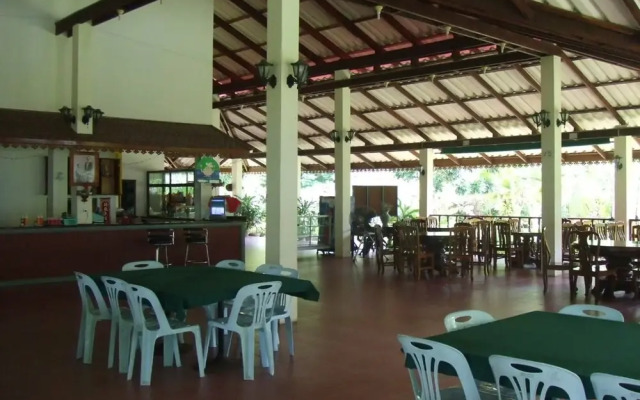 CAPITAL O1142 Laemkum Beach Resort