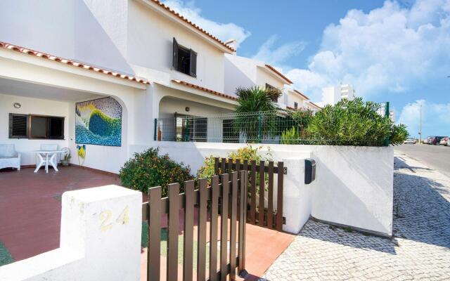 Soothing Holiday Home in Ferrel near Baleal Island