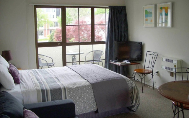 Tudor Court Motel