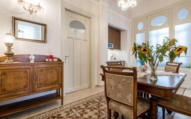 Neoclassical flat with 2 bedrooms in Piraeus