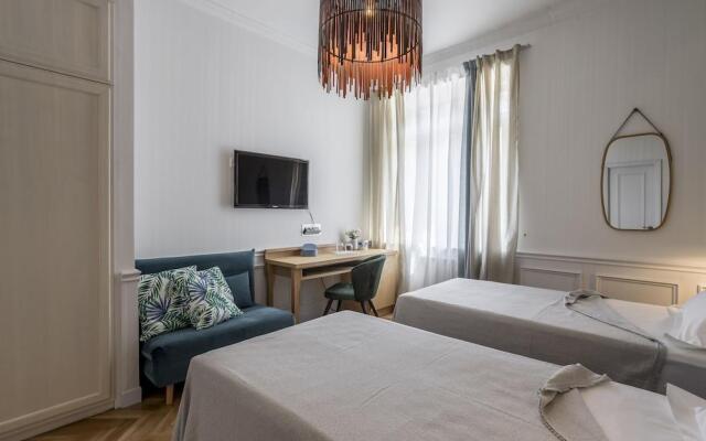 Evala luxury rooms with pool and garden
