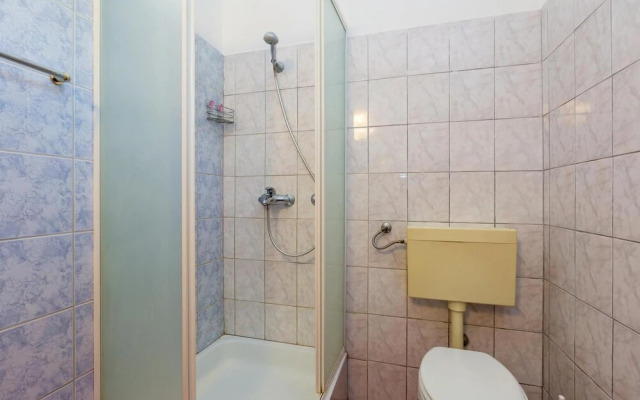 Stunning Apartment in Pinezici With 2 Bedrooms and Wifi