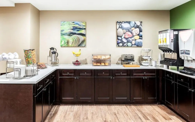 Van Wyck Hotel & Suites Near JFK Airport