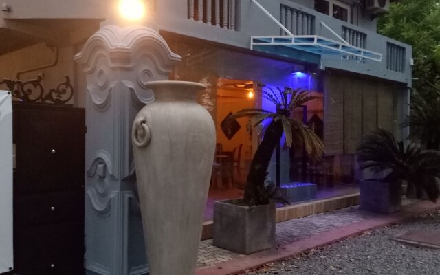 This Is It Airport Hotel and Restaurant