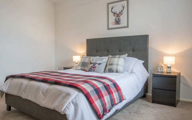 Spacious Flat In Converted Sugar Store