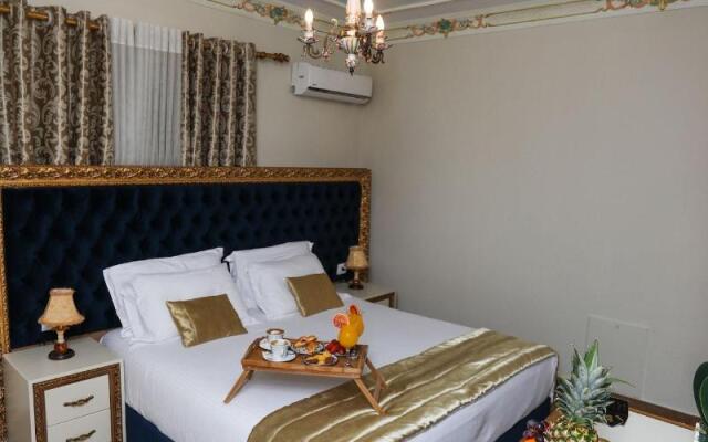 Empire Hotel