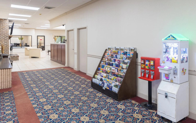 Cottonwood Suites Savannah Hotel & Conference Center