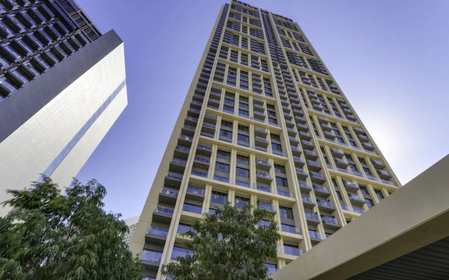 Sleek 1BR in Burj Royale with Canal View