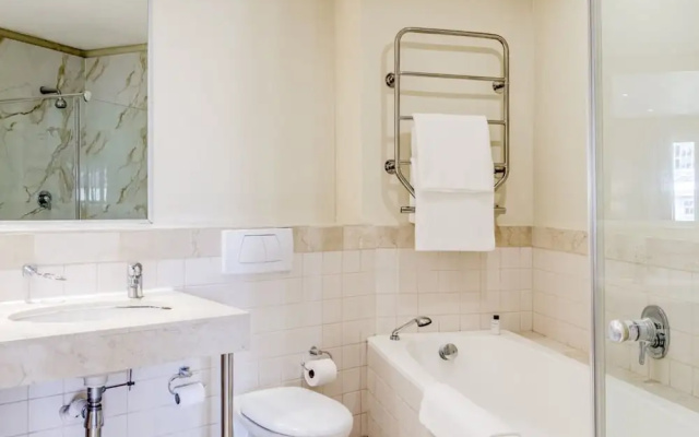 Simplistic Elegance at Altmore 203