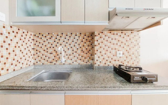 Cozy And Nice Studio At Great Western Apartment