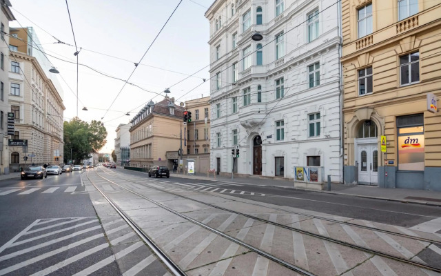 Cozy and central City Apartment at the Belvedere