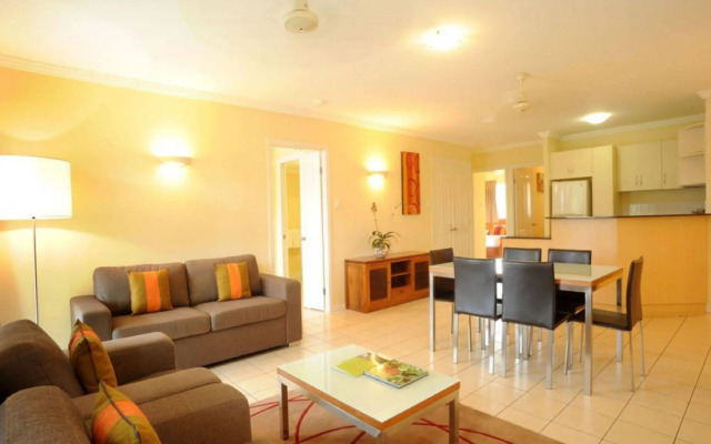 Bay Village Tropical Retreat & Apartments