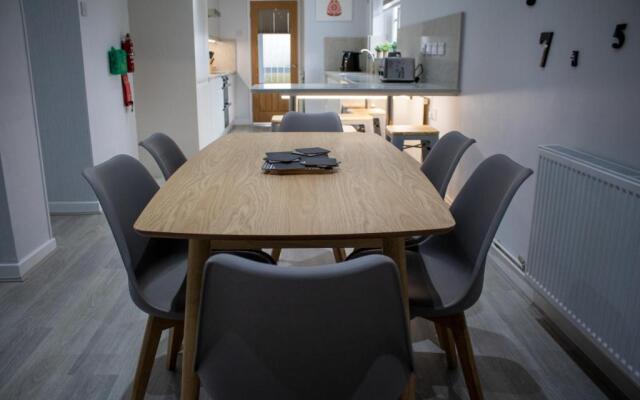 Large family Bungalow, parking & Bike Store BPW