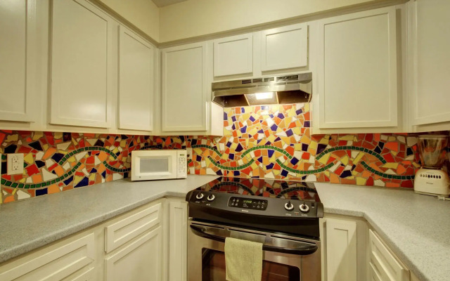 8 Bedroom Downtown Condo by AustinStays