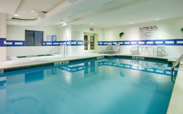 Holiday Inn Express Hotel & Suites Warwick-Providence (Arpt) by IHG