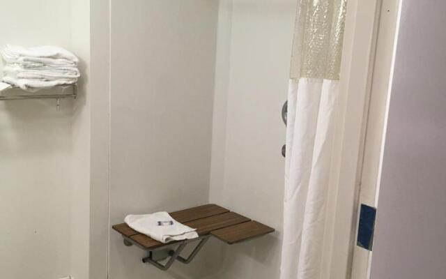 President Inn & Suites