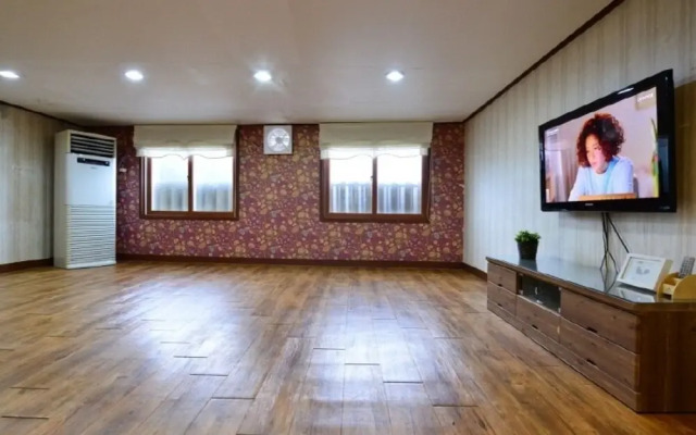 Gyeongju Songlim Byeoljang Pension