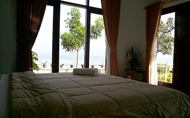 Yogi Beach Bungalow & Restaurant Lembongan