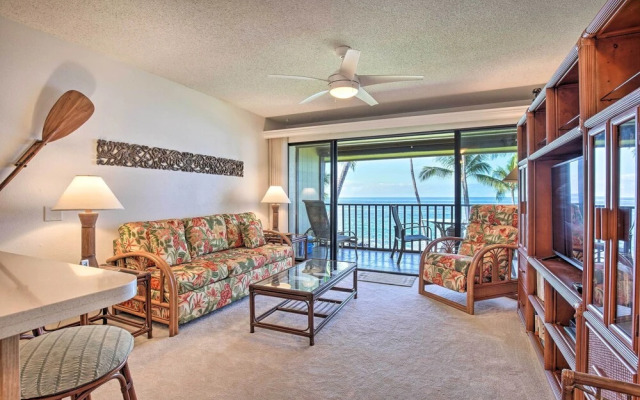 Oceanfront Kailua-kona Condo w/ Community Pool!, Kailua-Kona