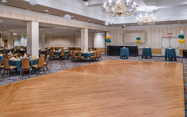 Holiday Inn & Suites Pittsfield-Berkshires by IHG