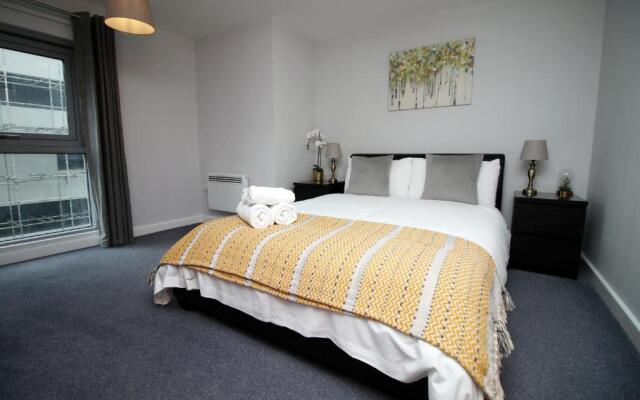 Violet's Corner Luxury Apartment by StayStaycations
