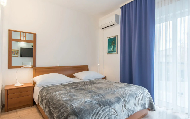 Beachfront Villa Mediteran