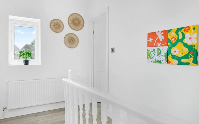 4 Bedrooms - 3 Bathrooms House