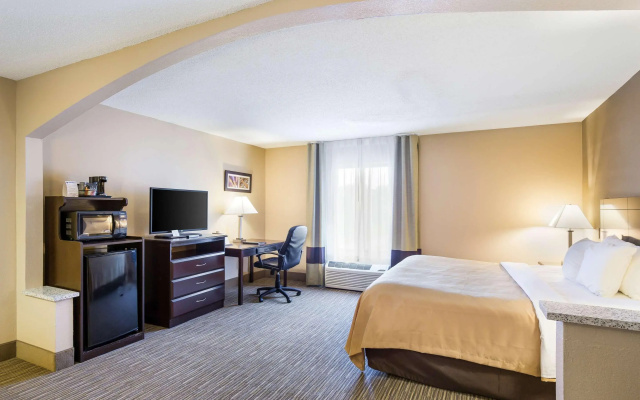 Quality Inn I-70 Near Kansas Speedway