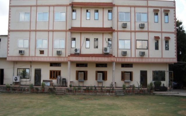 Kanchi Resort