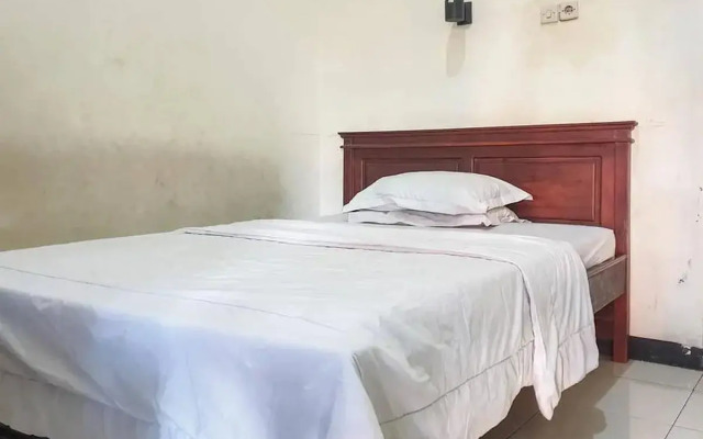 OYO 587 Penginapan Sinar Harapan