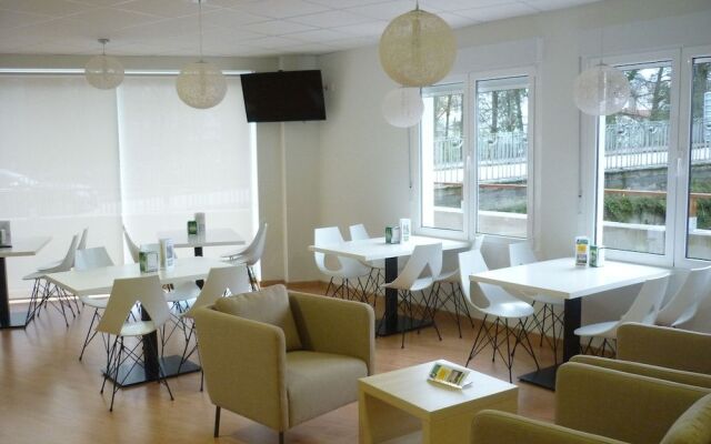 Pensión Albergue Puente Ribeira - Hostel