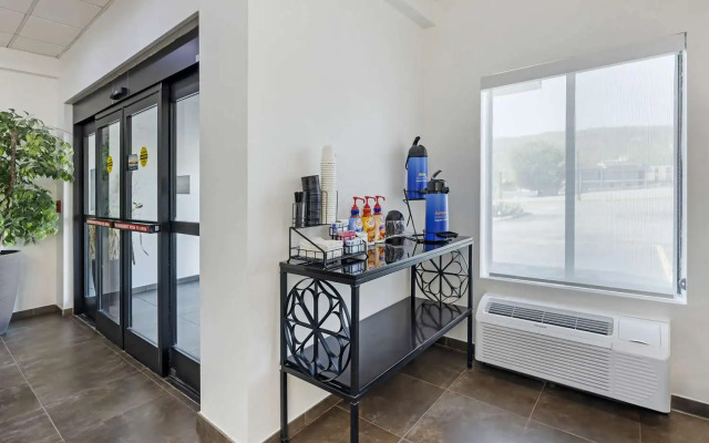 Отель Spark by Hilton Kimball